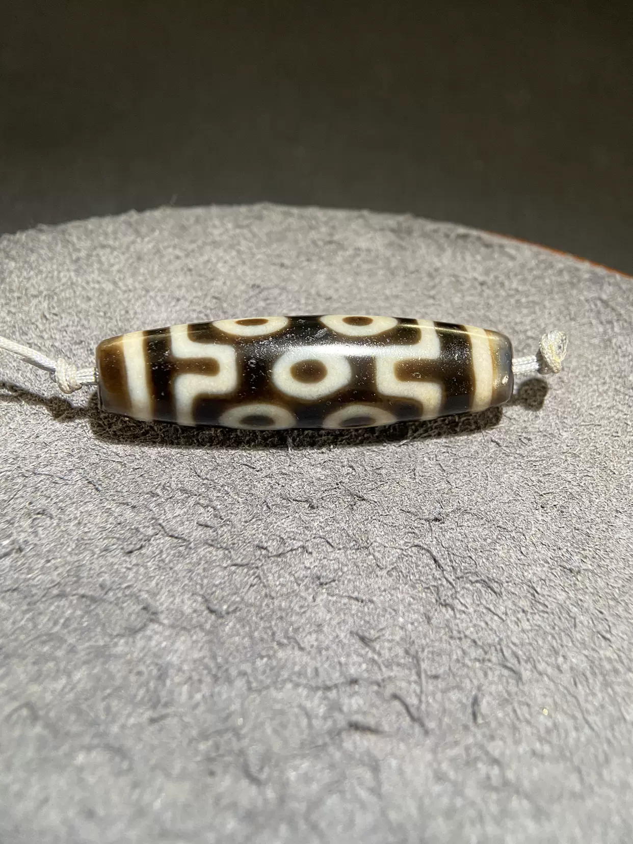 虎牙天珠 编号21840，聚缘双虎牙达洛天珠，咬色清晰明了，包浆