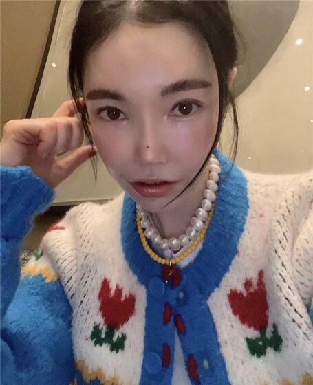 
Spot Korean purchasing helder contrasting color knitted cardigan retro love jacquard short sweater jacket for women