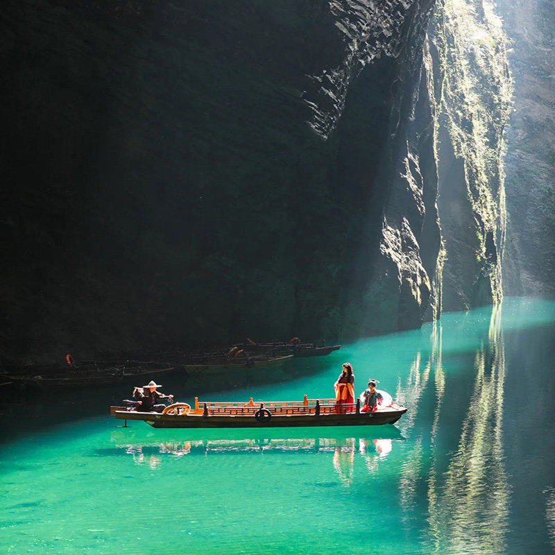 恩施旅游含机票0购物屏山恩施大峡谷地心谷清江石林6天5晚跟团游