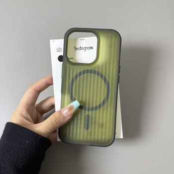 
Advanced pine needle green matte magnetic suction case mobile phone case