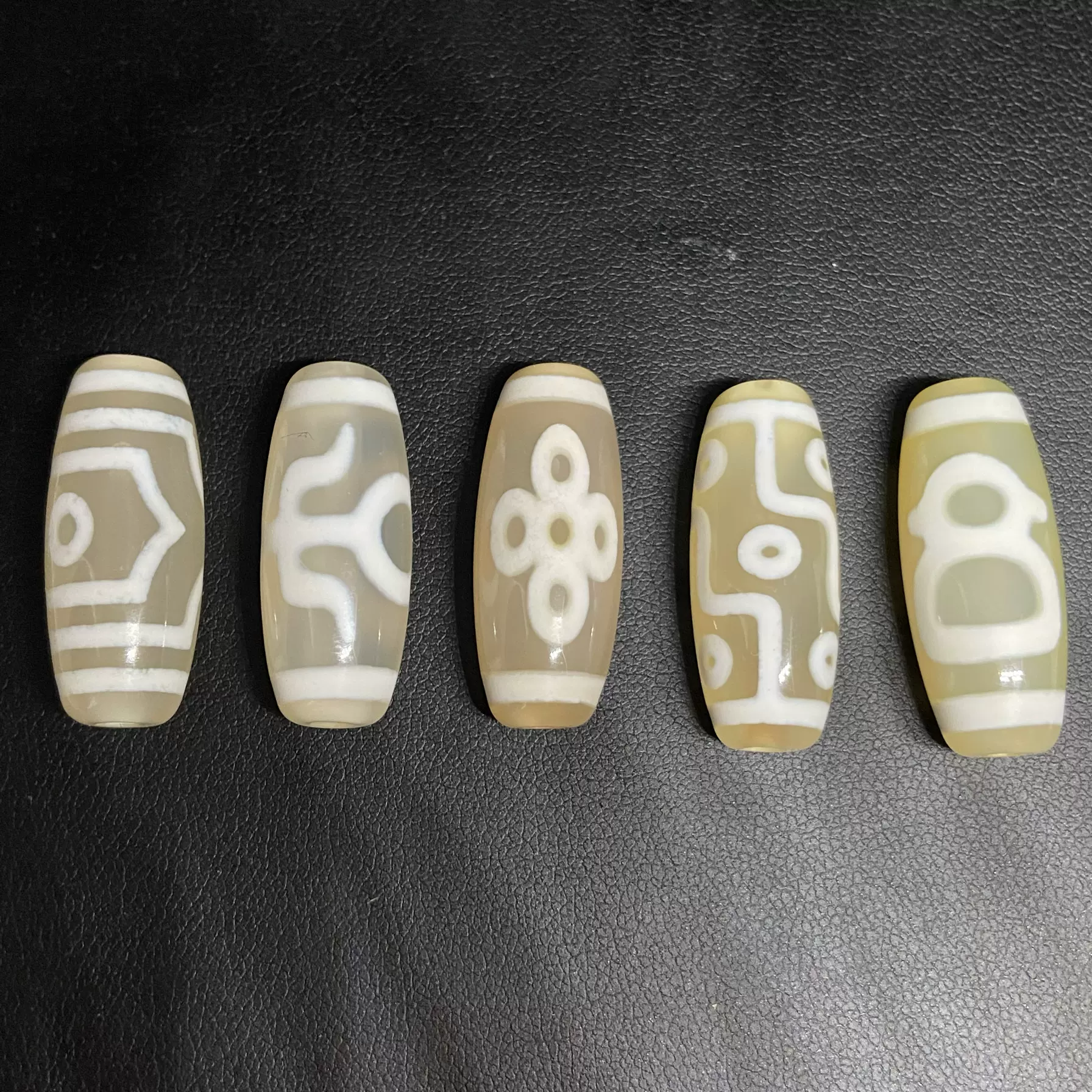 白玛瑙小天珠28x11财神三眼九眼贵人闪电五眼天