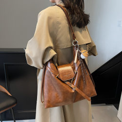 High-End Retro Tote Bag, New Autumn and Winter Style, Light Luxury Niche Backpack, Fashionable and Versatile Single Shoulder Crossbody Commuter Bag