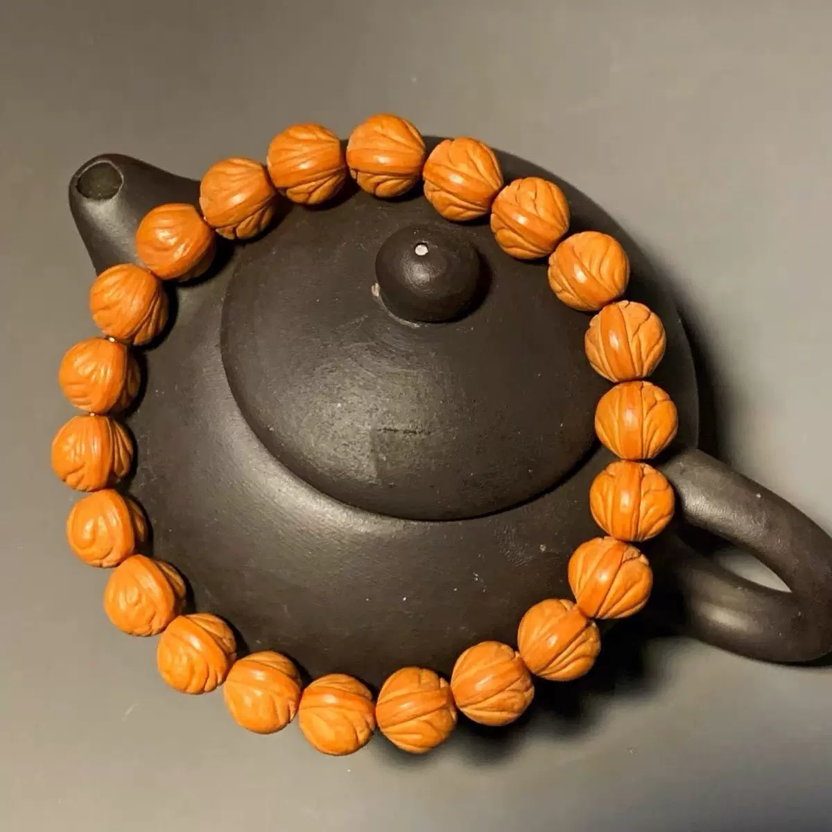 桃核 新品 文玩 一对核桃150万，为啥文玩核桃贵得如此离谱?天下收藏 精简版