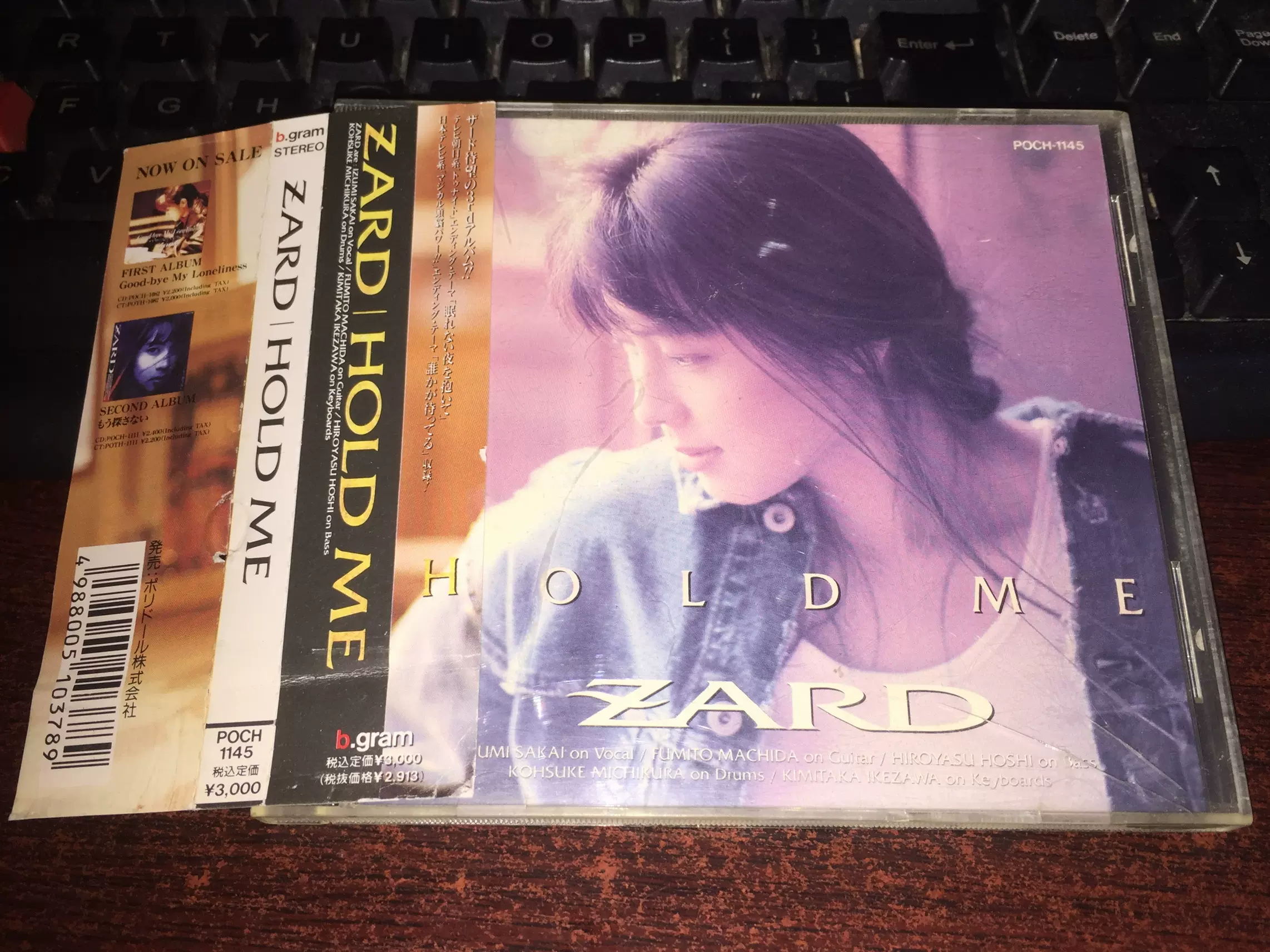 ZARD 坂井泉水HOLD ME 原版行货首版专辑带侧边-Taobao