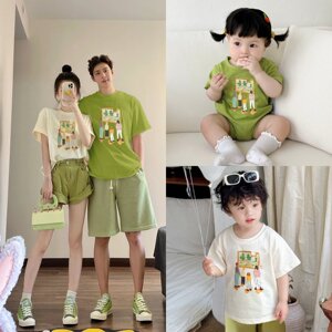 Different parent-child clothing for a family of three, small month old baby, Class A pure cotton t-shirt, rompers, niche, western style, high-end t-shirt