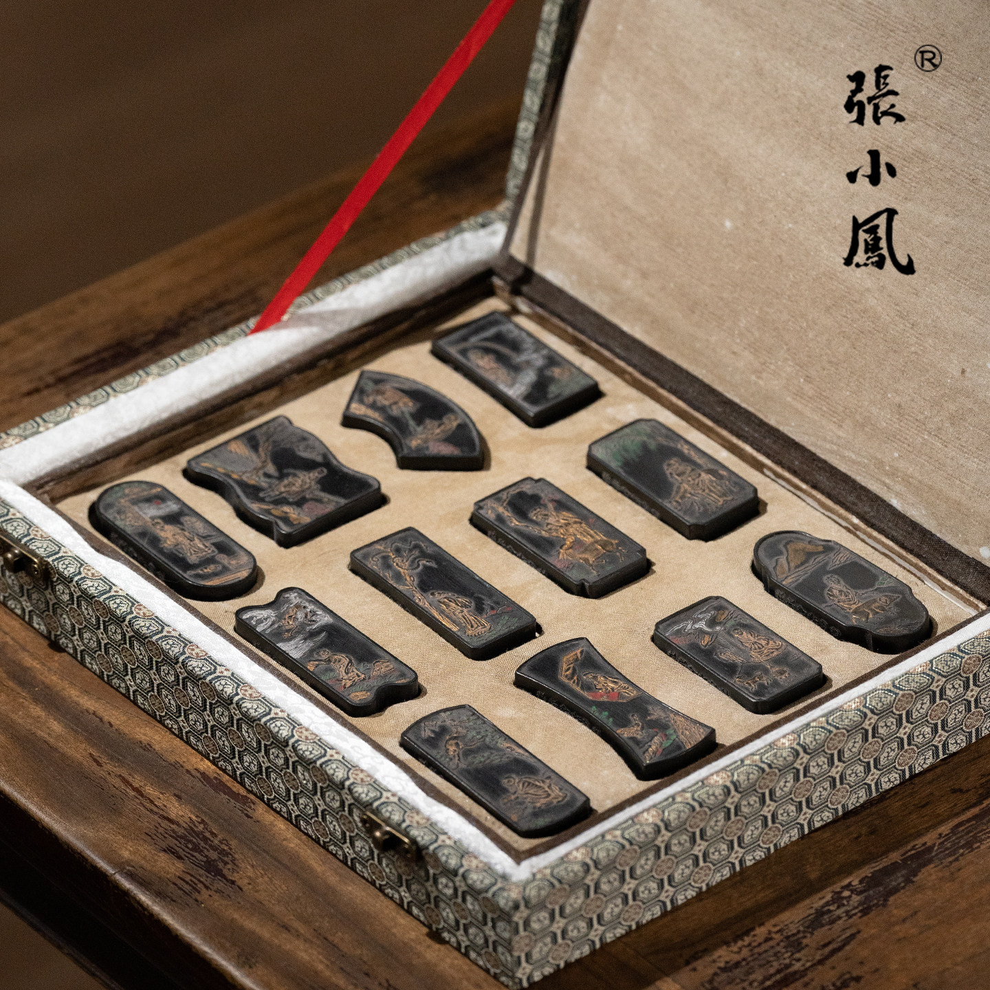文房至宝 清大型古端渓硯(六石眼)重5.4kg 古玉筆/李朝水滴/古銅製梅文筆置 新古美術 玄清堂 | 厳選された美術品を世界遺産「石見銀山」がある島根