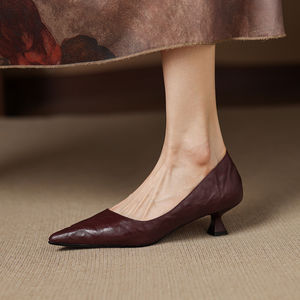 
French retro pointed-toe shallow-mouth single shoes for women with stiletto heels, slim commuting and versatile autumn new medium-heeled leather high-heeled shoes