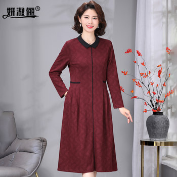 
Dresses for attending important occasions are high-end and luxurious