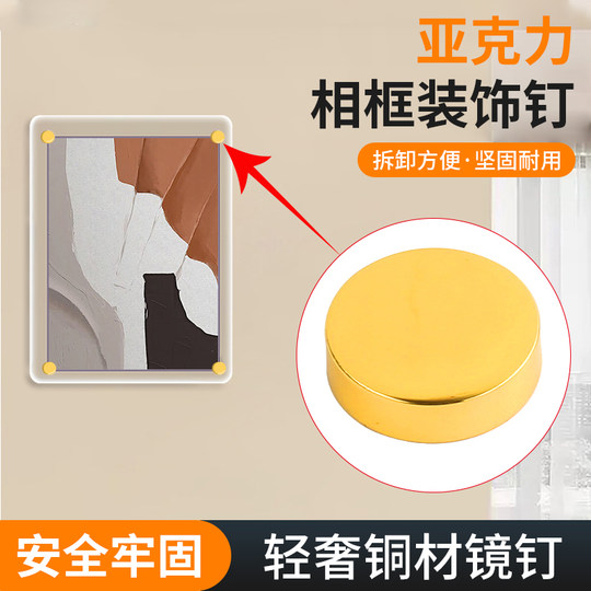 フレーム装飾が美しいゴールドミラー