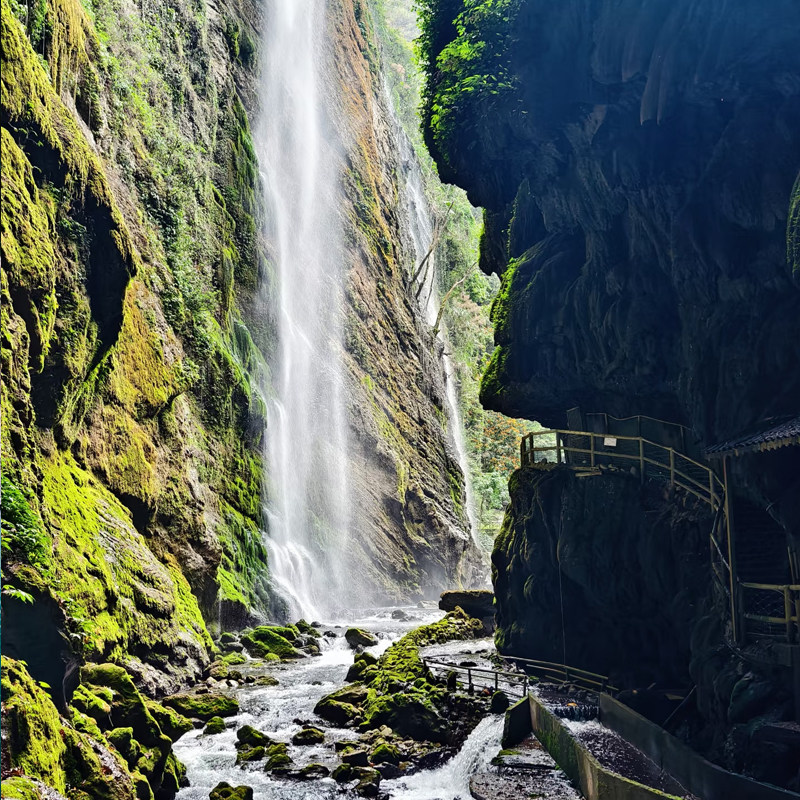 崇左百色河池旅游3天2晚德天瀑布通灵峡谷鹅泉明仕田园三门海跟团