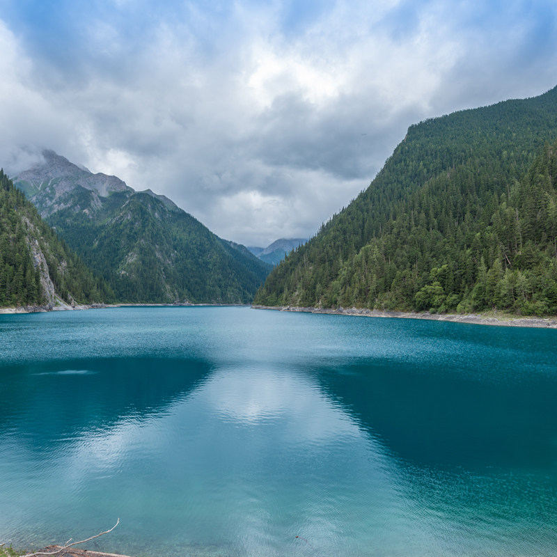 峨眉山+乐山大佛+九寨沟7天6晚跟团游四川成都都江堰熊猫乐园黄龙