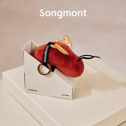 At The Foot Of The Songmont Mountain, There Is A Pine Dragon Zodiac Model, A Cute Pendant, A Neck Pillow, A Bag, And Accessories.