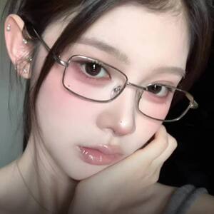 
Japanese gold wire edge square glasses frame for women's trendy retro small face without makeup can match myopia blue light glasses frame