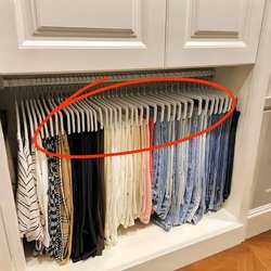 [Recommended by Organizers] Ultra-Thin, Non-Slip, Traceless, Light Luxury, High-End Velvet Pants Hangers for Home Use, Space-Saving Wardrobe Organizer