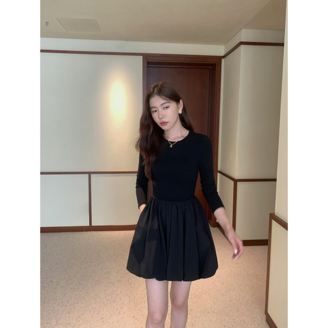 pusumede black round neck spliced ​​knitted dress for women long sleeve French temperament design flower bud short skirt