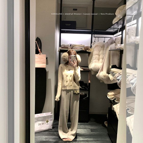 
COOLLINE Lin Zixi's Guiyu under the Moon Exquisite Glass Button Knitted Suit White Double-breasted Cardigan Skirt