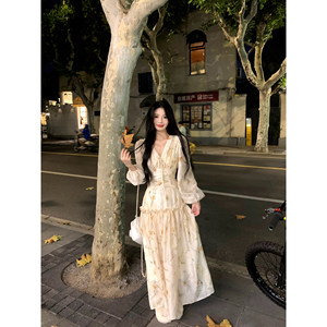 
A sweet peach yikett <Evening Breeze Autumn Day> Early autumn printed slim long-sleeved dress French long skirt for women