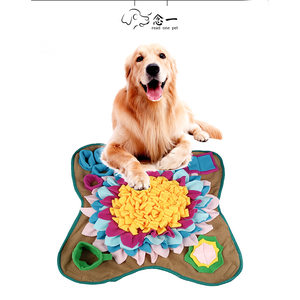 Pet smelling pad feeding dog cats and cats to bite puzzle to relieve stress Slow food Environmental protection training blanket cushion