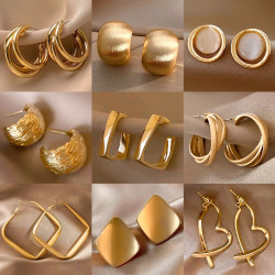 Gold Earrings for Women 2025 New Popular Retro Hong Kong Style High-End Elegant Hoop Earrings Niche Design Metal Ear Accessories