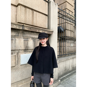 
Huang Liang Elovey [Stacked Gray Style]-Autumn and Winter Gray Woolen Shorts + Gray One-piece Leg Socks Two-piece Set