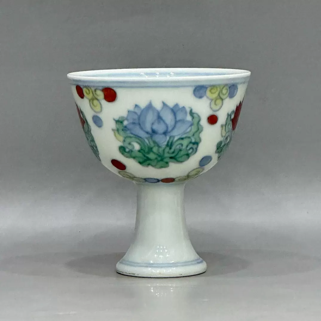 赤地鶴文高足盃 大清雍正年製 款 唐物 中国古玩 中国美術 A rare miniature blue and white stem cup, Mark and period of
