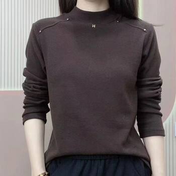 Mom pretend to be a double -sided German -warm warm bottoming shirt girl
