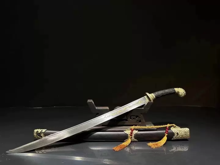 漢環の長刀 戦術刀 古兵器 武具　刀装具 護身工具 手鍛造打 鋼刀 冷兵器 映画 浙江產紫荊金裝版雁翎刀古法鍛造千層鋼未開刃冷兵器