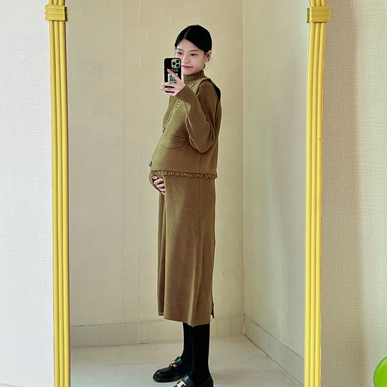 Fisher-Price Maternity Dress 2025 New Autumn and Winter Suit Fashionable Pregnancy Wear Large Size Woolen Skirt Winter Clothes