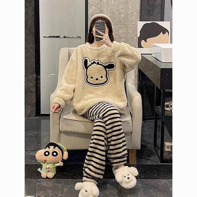 
2023 new thickened winter coral velvet pajamas autumn and winter flannel can be worn outside Internet celebrity style home clothes set