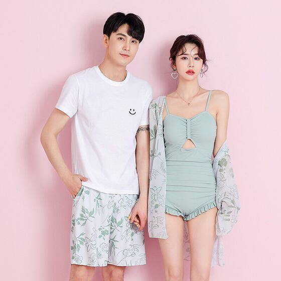 Couple Swimsuit 2026 New Beach Pants Men's and Women's One-piece Two-piece Slim Belly Covering Seaside Resort Hot Spring Swimwear
