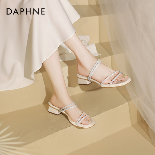 Daphne Sandals for women in summer 2025 women's shoes rhinestone slippers beach sandals for women wearing French thick heels