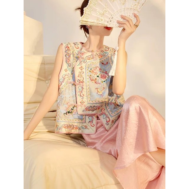 New Chinese vest Tang suit Chinese women's clothing Chinese style sleeveless vest women's embroidered ethnic style fold button national style top
