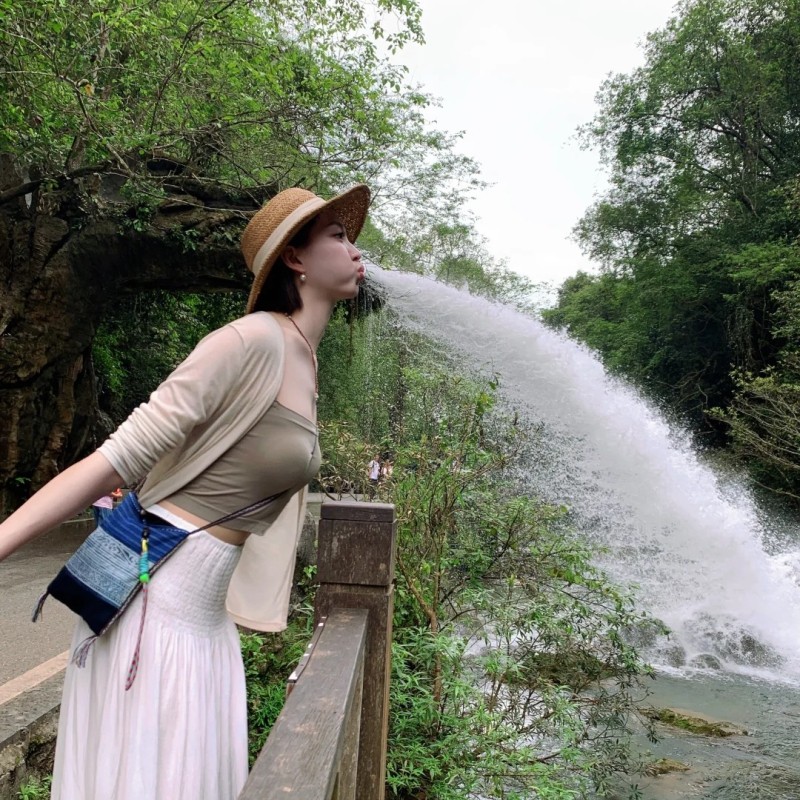 贵州纯玩4天3晚贵阳黄果树瀑布梵净山西江千户苗寨小七孔跟团旅游