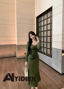 Thirteen Lines 2025 early autumn new French retro square collar dress for women with pleated slim fit and long fishtail skirt