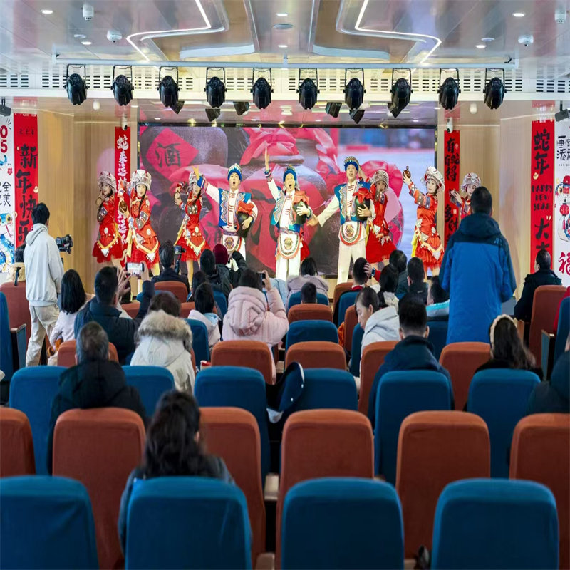 【2-8人拼小团】武汉+宜昌4日黄鹤楼两坝一峡三峡人家纯玩专车接