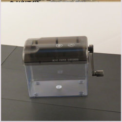Desktop portable A4 small mini shredder hand-cranked silent hand-cranked home mini strip manual small