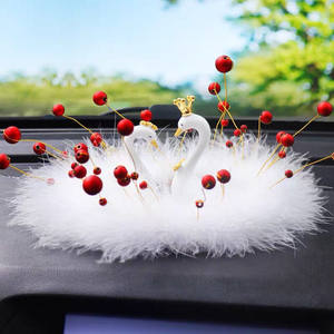 Internet celebrity new car interior jewelry decorative vehicle carrying couples Swan high -end center console feather decoration 2023