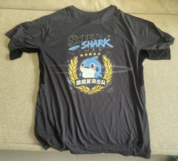 【Xian Deng Defense × Crispy Shark Commando】Officially Licensed Physical Fitness T-Shirt