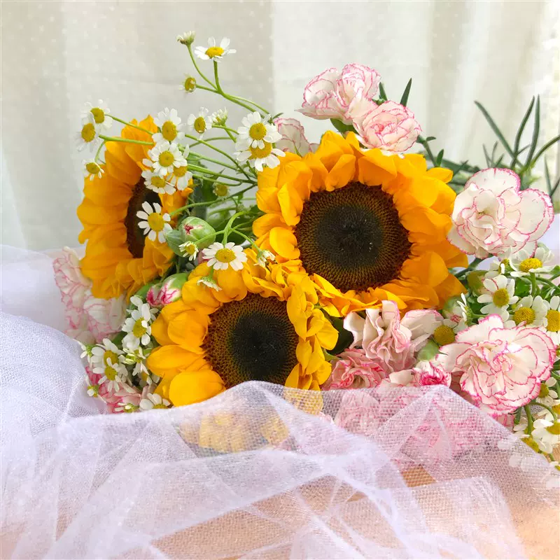 鲜花向日葵混搭百合花束s多头玫瑰康乃馨小雏菊芍药洋甘菊云南昆
