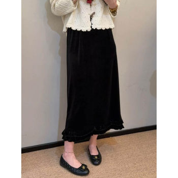 
Women's velvet skirt with earrings straight leg and slit at the back