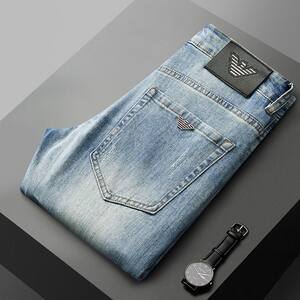 
High-end European light blue jeans for men in spring and autumn, slim fit for small feet, fashion trend, stretchy, versatile, casual long