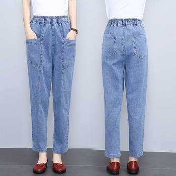 Fashionable mom jeans for middle-aged loose casual women