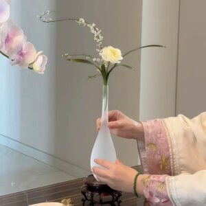 
New Chinese style glass vase ornaments transparent flower arrangement hydroponic flower appliance light luxury dining table living room Zen water-nourished Guanyin bottle