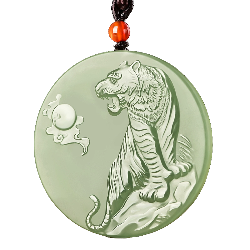 和田玉老虎玉牌男士吊坠大气上山虎玉坠玉石挂件本命年圆