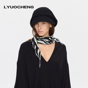 
LYUOCHENG casual animal pattern mulberry silk combed cotton square scarf