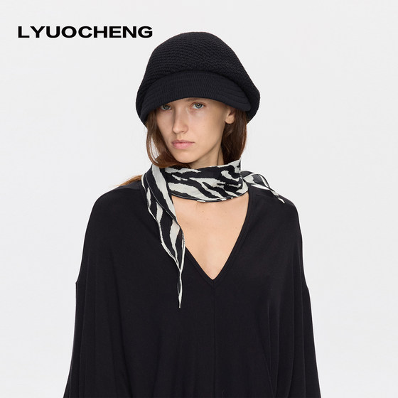 
LYUOCHENG casual animal pattern mulberry silk combed cotton square scarf