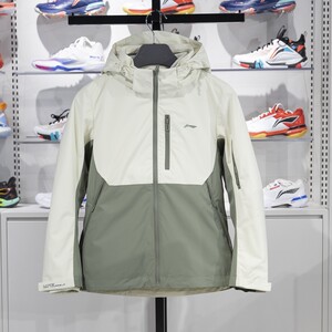 Li Ning three-in-one sports windbreaker for women 2023 winter fleece liner loose hooded jacket AWBT014

