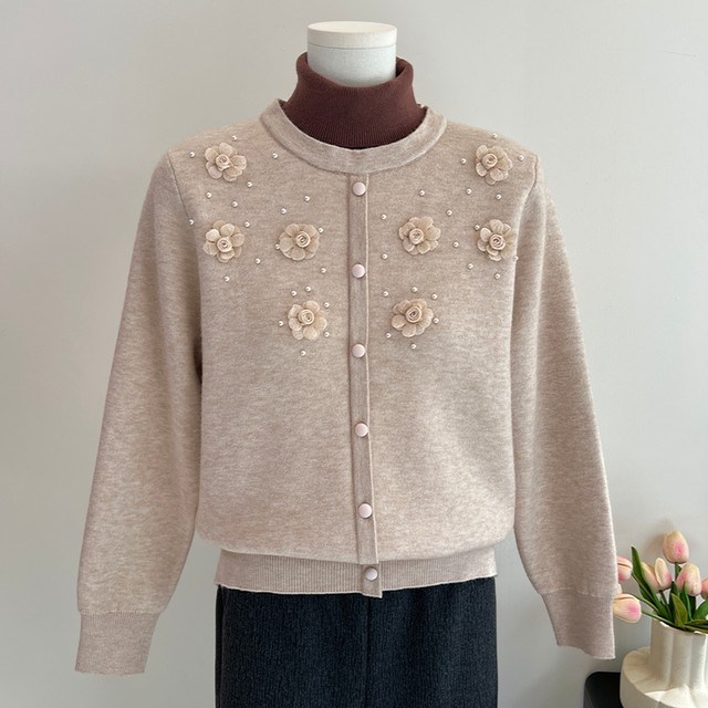 Western style mother's clothing autumn and winter all-in-one velvet sweater middle-aged and elderly women's three-dimensional embroidered top plus velvet thickened bottoming shirt