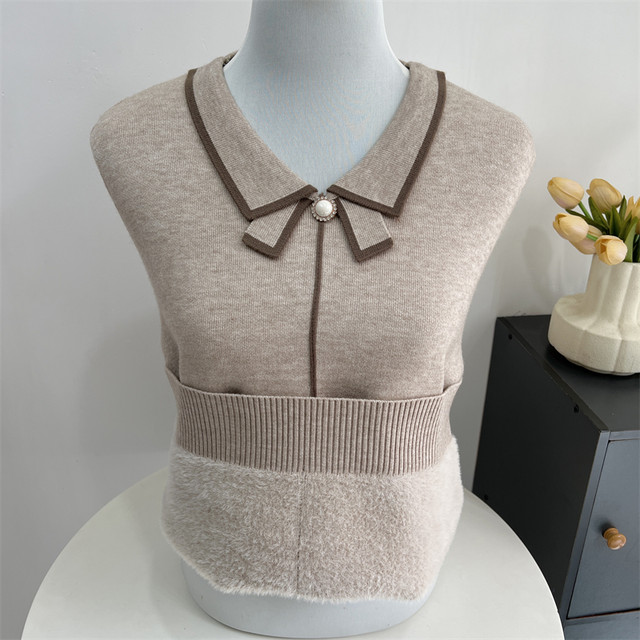 Mom's winter clothing 2024 new all-in-one velvet bottoming shirt middle-aged and elderly women's clothing plus velvet thickened warm sweater top clothes