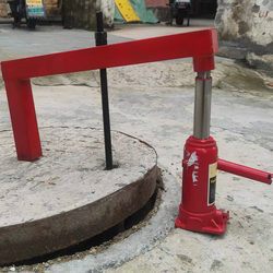 Single Hole Well Cover Opening Artifact Simple Hydraulic 0kg Top Opening Tool Ball Ink Cast Iron Well Cover Cement Well Cover